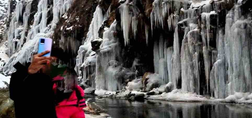 Drung waterfall Tangmarg